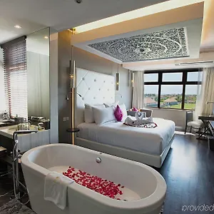 L **** Seminyak